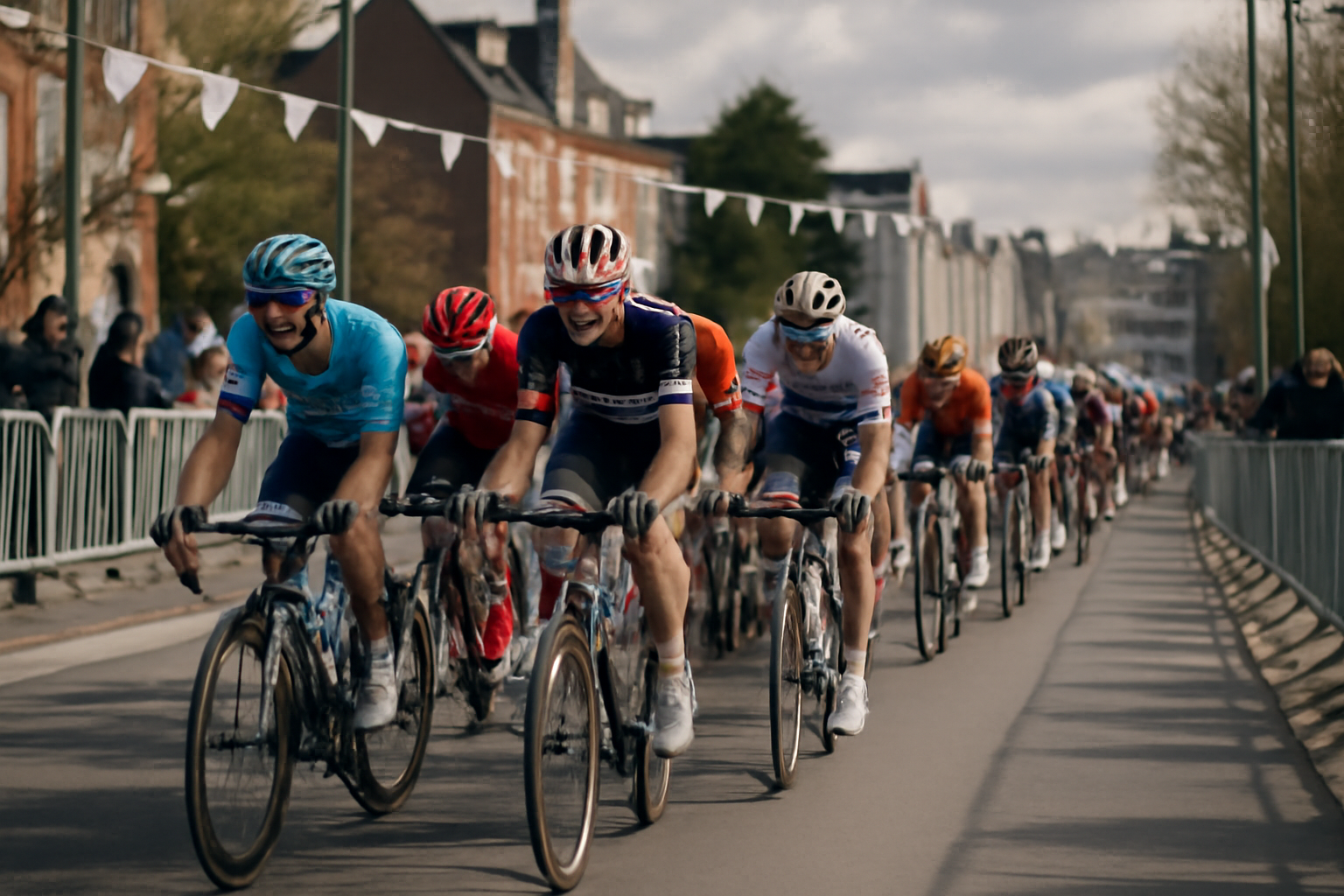 Arrivée de Liège-Bastogne-Liège 2025 à Liège, coureurs cyclistes sur route sous la lumière du printemps